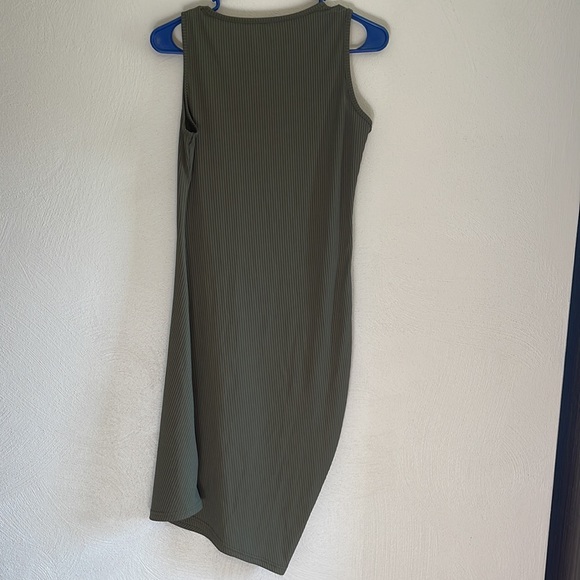 No brand midi body con dress, fits like a small - Picture 2 of 2